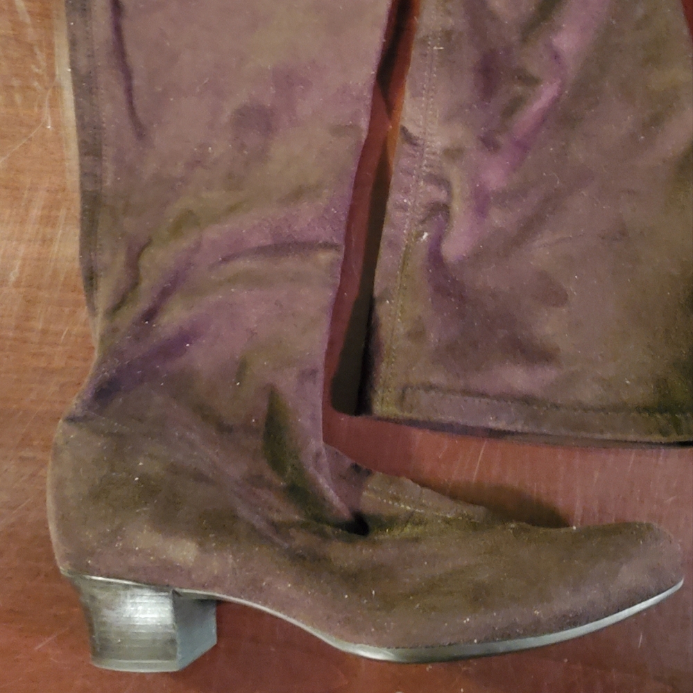 Munro brown suede knee-high boots. Size 8.5 W